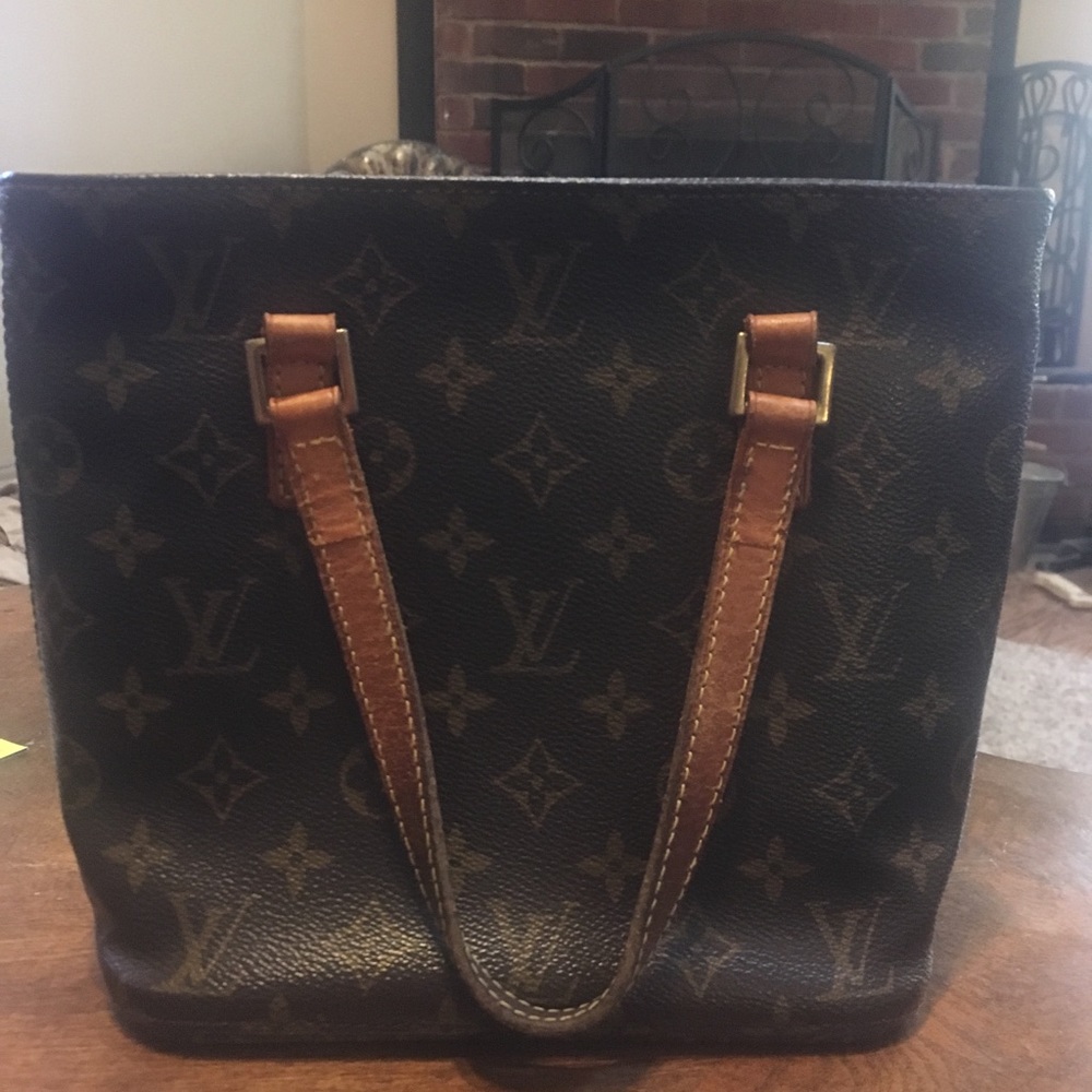 Small Louis Vuitton purse